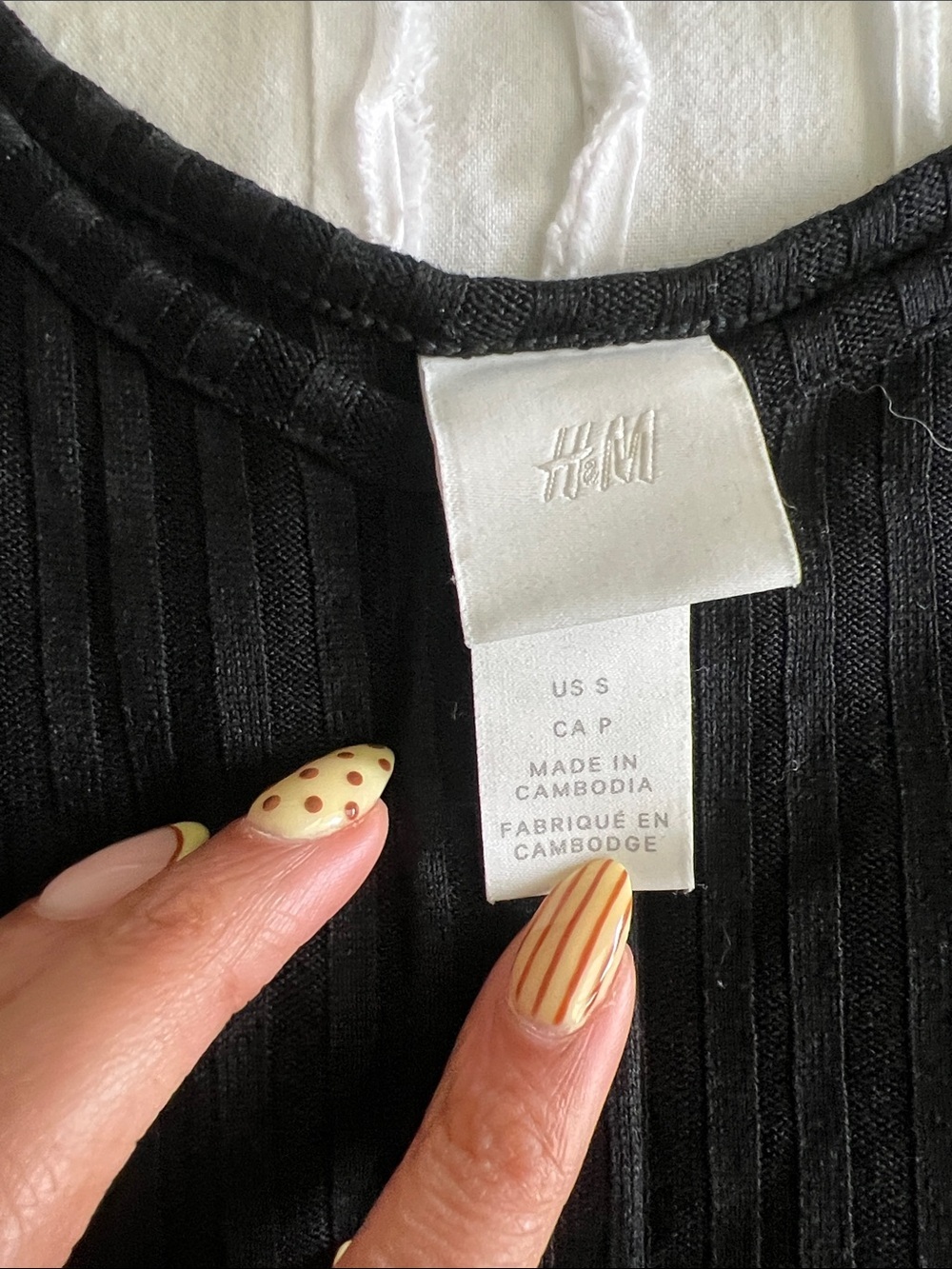 H&M Black Ribbed Button-Front Tank Top - Picture 2 of 7
